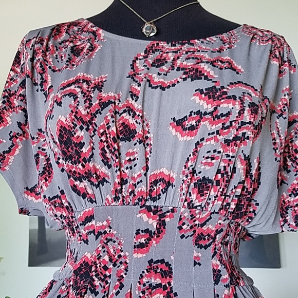 Flower pleated dress - Picture 2 of 7